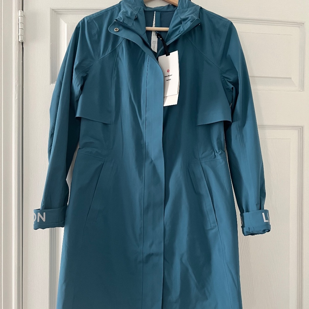 NWT Lululemon Rain Rebel jacket size 4